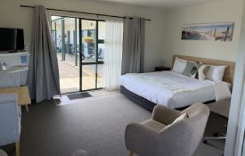 Studio unit with super king-size bed