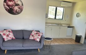 2-Bedroom Suite kitchen with hot plates